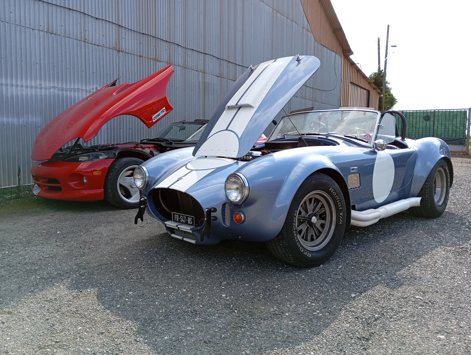AC Cobra bleu restauré chez Road Race Garage